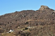 01 Corno Zuccone (1458 m), sentinella della Val Taleggio
